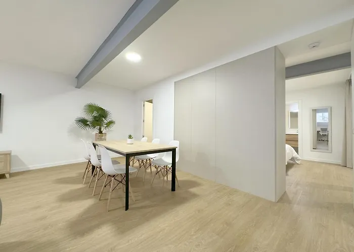 Amplio Apartamento Con Parking Y En El Centro