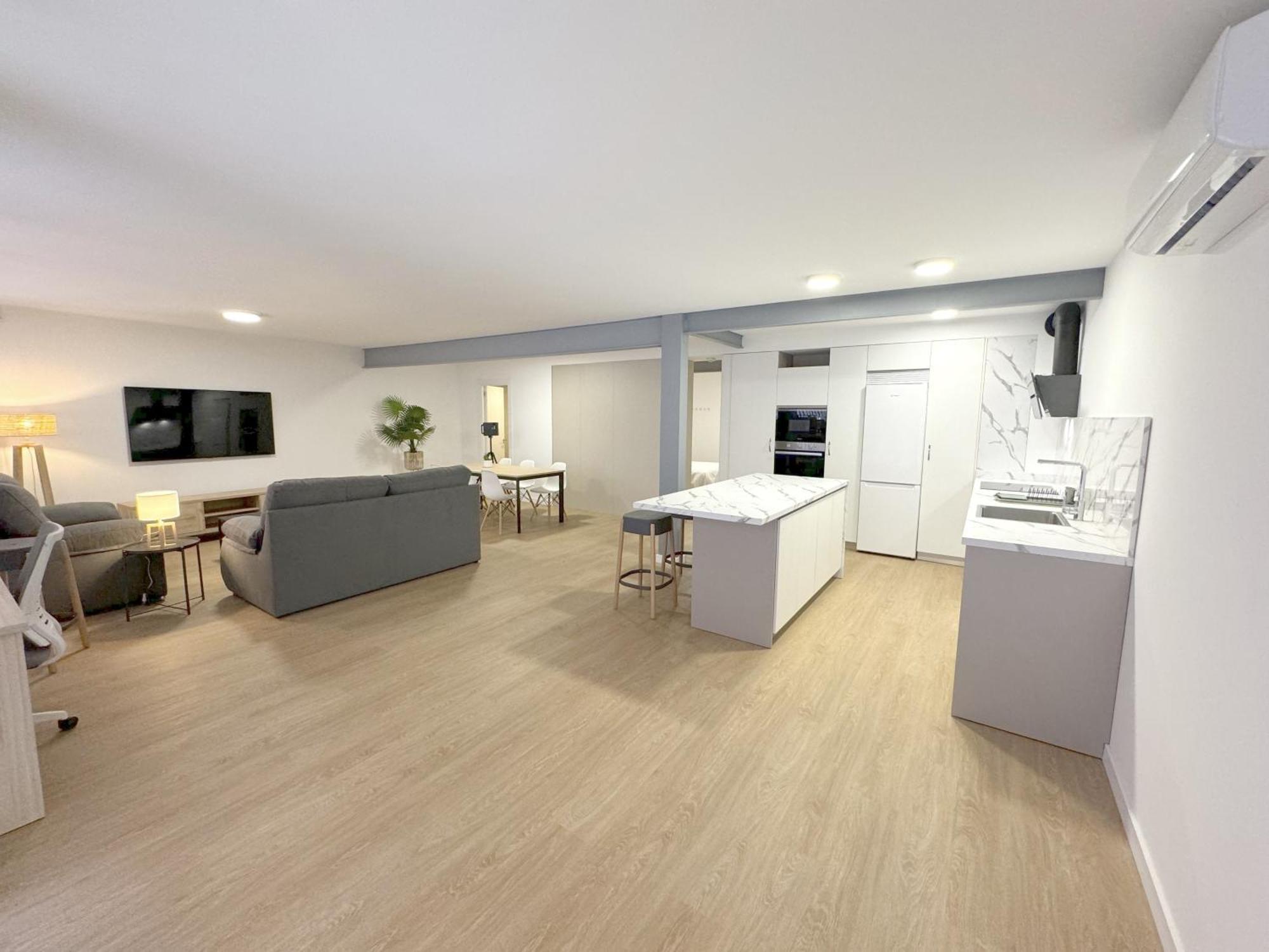 Apartment Amplio Con Parking Y En El Centro